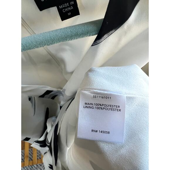 StyleStalker White V-Neck Romper Romper - Picture 5 of 7